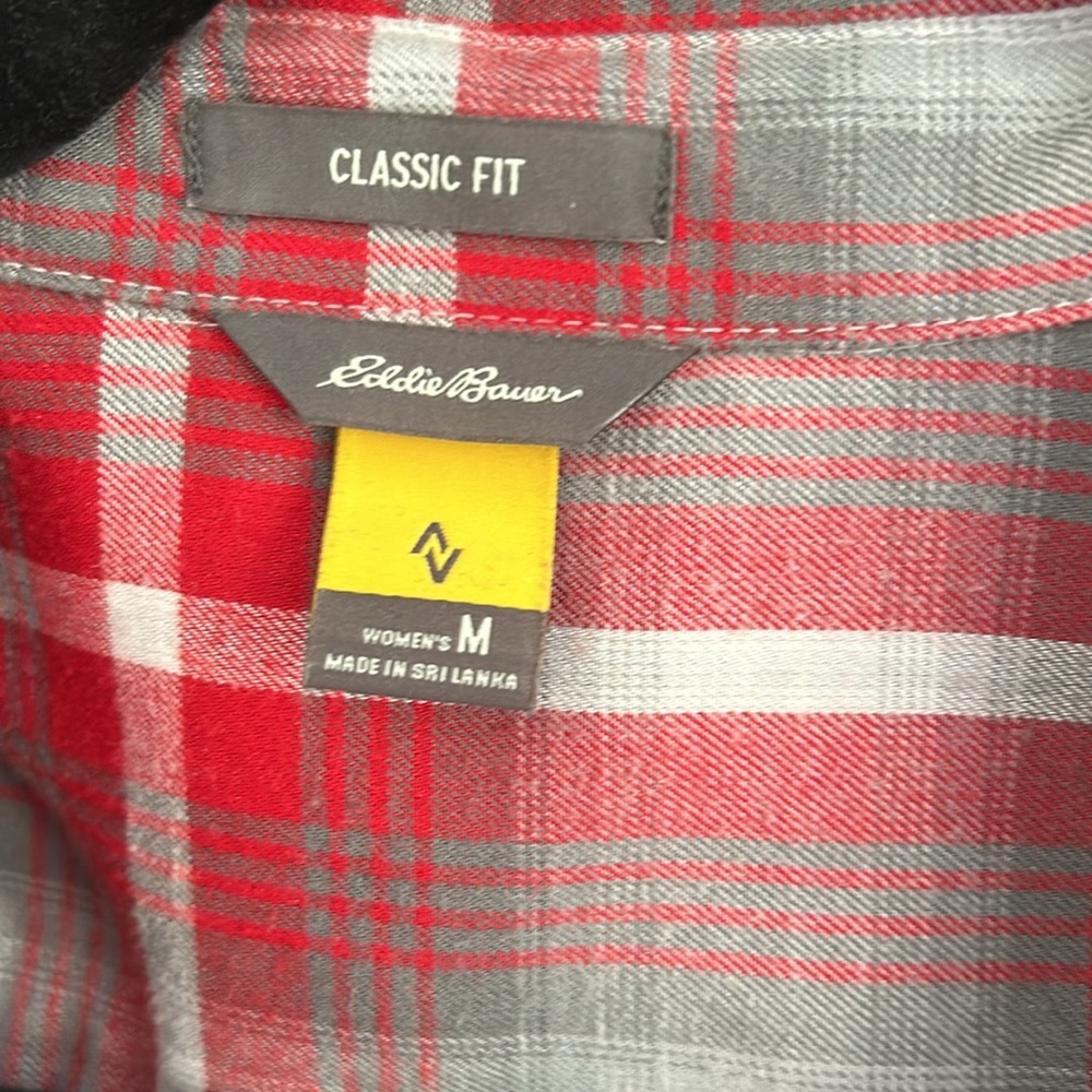 Eddie Bauer Women’s Button Down shirt. - Picture 3 of 4